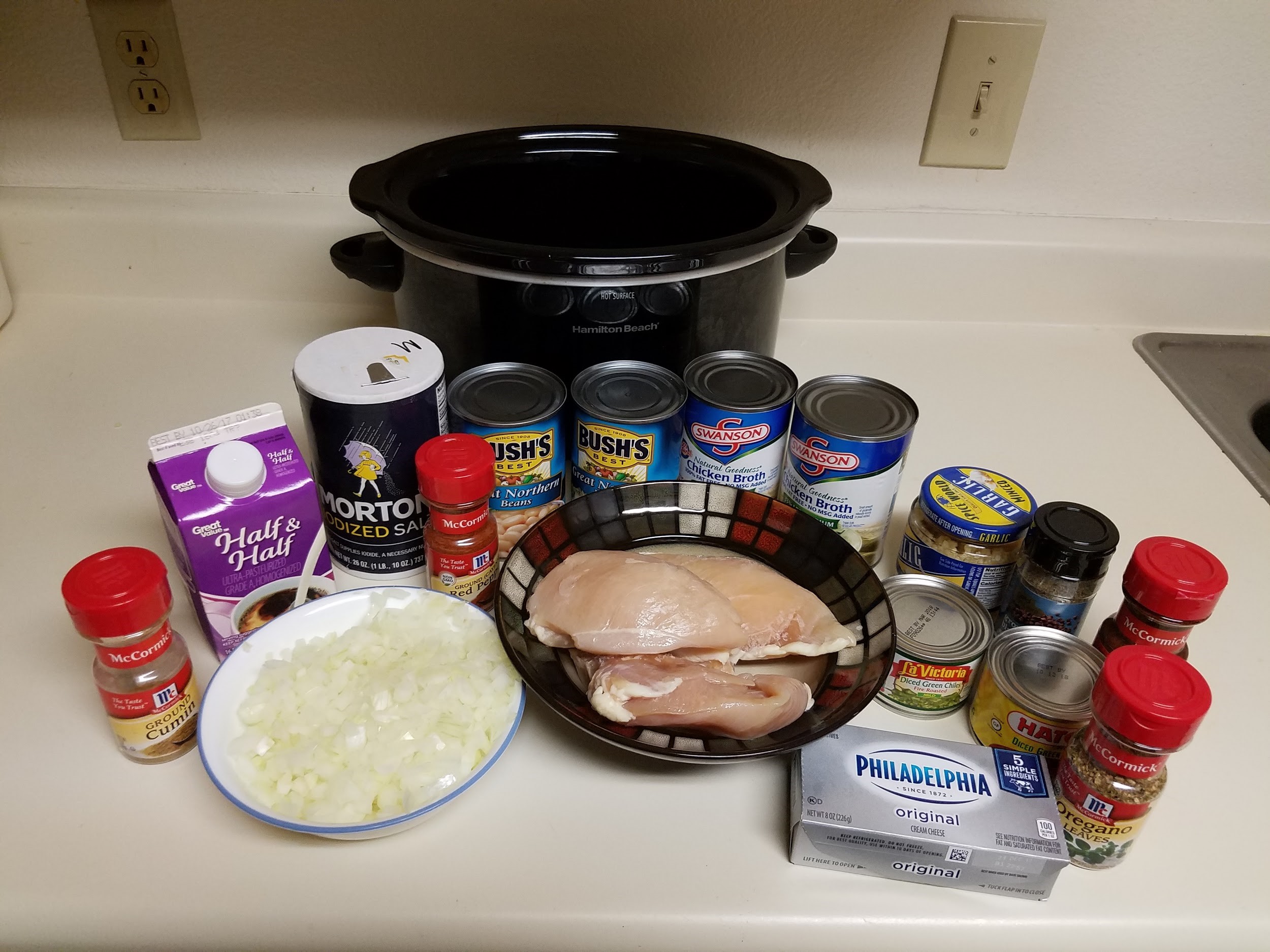 Ingredients for incredible slow cooker white chicken chili