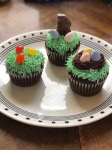 A yummy trio of easy cupcakes that you can make with your kids for Easter! 