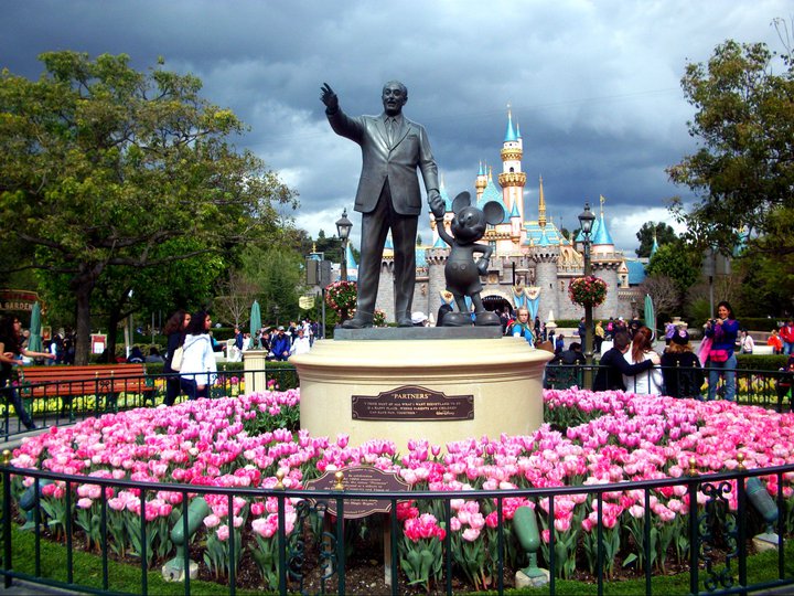 Walt Disney statue at Disney World