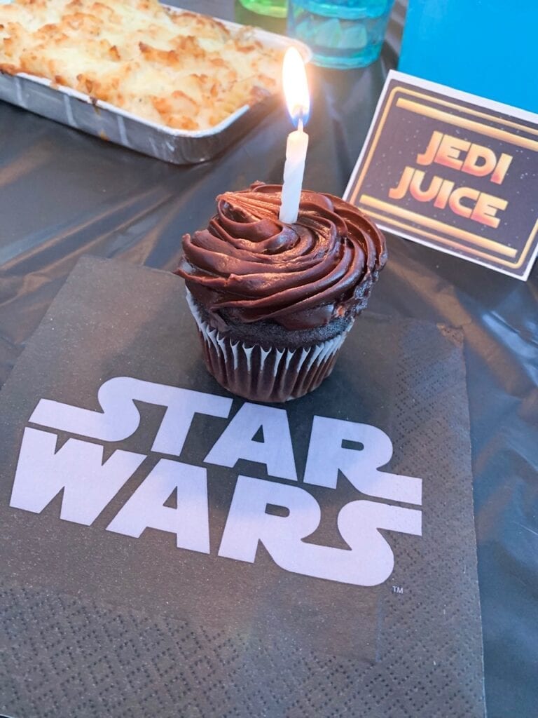 Star Wars Black and White Party Food Cupcakes and Napkins